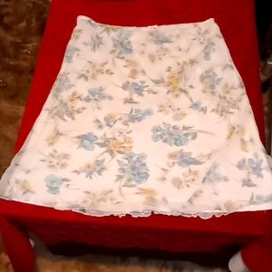 Tabloid 1X White With Yellow, Green, Blue And Purple Flowers On Skirt